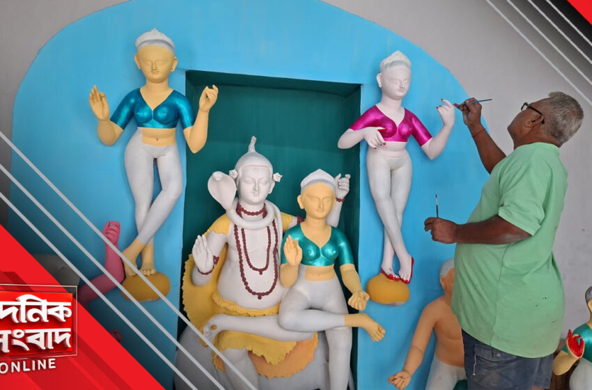  শিবের কোলে উমা, দেবী দশভুজা নন